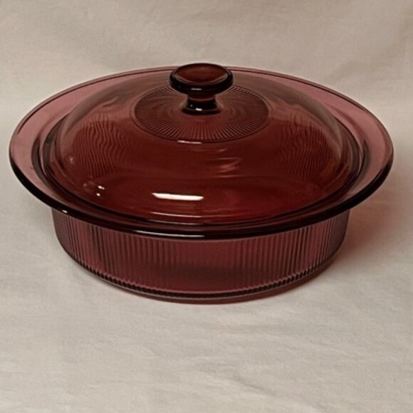 Pyrex Visions Cranberry 2.5 Qt Round Casserole V-33-B with Lid V-33-C - Picture 5 of 11